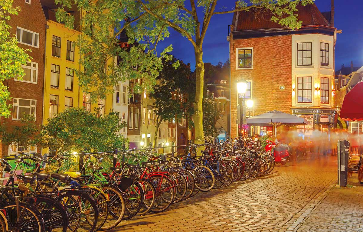 CYCLING-CITY-UTRECHT-NETHERLANDS-LIVING-MAGAZINE-5