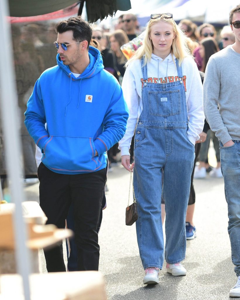 Celebrities Can't Quit Dungarees — Here's How to Wear Them Without Looking  Like a Toddler - LIVING